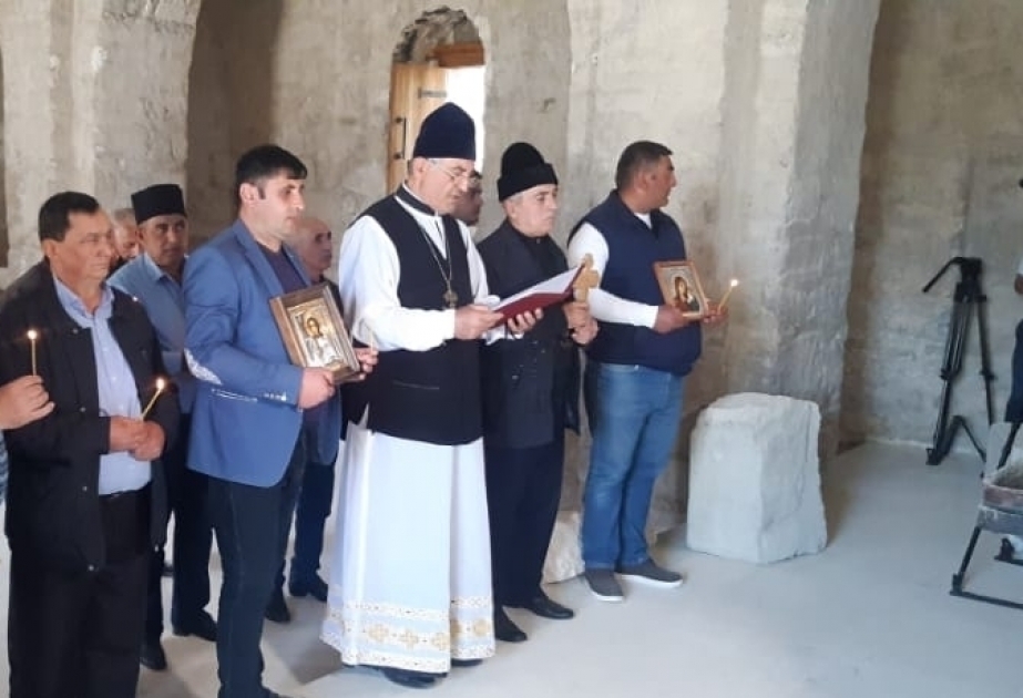 Члены албанско-удинской христианской религиозной общины совершили религиозный обряд в древнем албанском храме в селе Туг