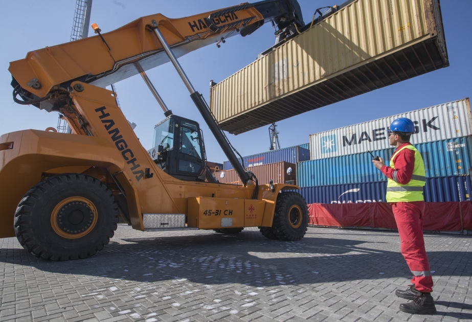 El volumen de transbordo de contenedores en el puerto de Bakú aumenta un 30%