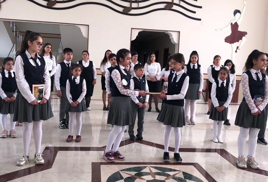 “Mən oxudum, siz də oxuyun” devizi altında kitab bağışlama aksiyası maraqla qarşılanıb