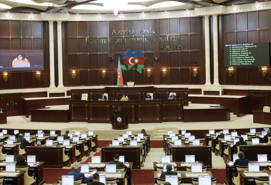 Milli Məclisin plenar iclasında 18 məsələ müzakirə olunur