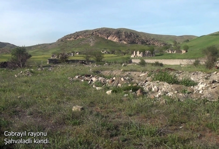 مقطع فيديو لقرية شاهولدلي بمحافظة جبرائيل المحررة من وطأة الاحتلال الأرميني (فيديو)