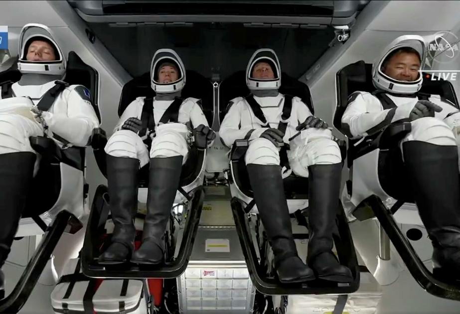 “Falcon 9” daşıyıcı raketi “Crew Dragon” kosmik gəmisini fəzaya çıxarıb