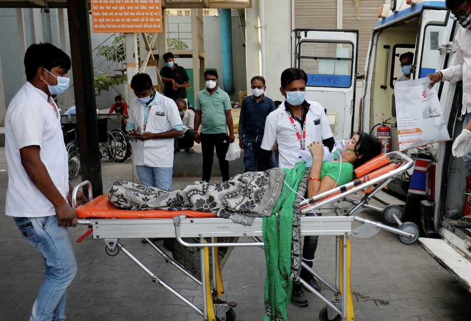 Hindistanda 20 COVID-19 xəstəsi oksigen çatışmazlığı səbəbindən xəstəxanada ölüb VİDEO