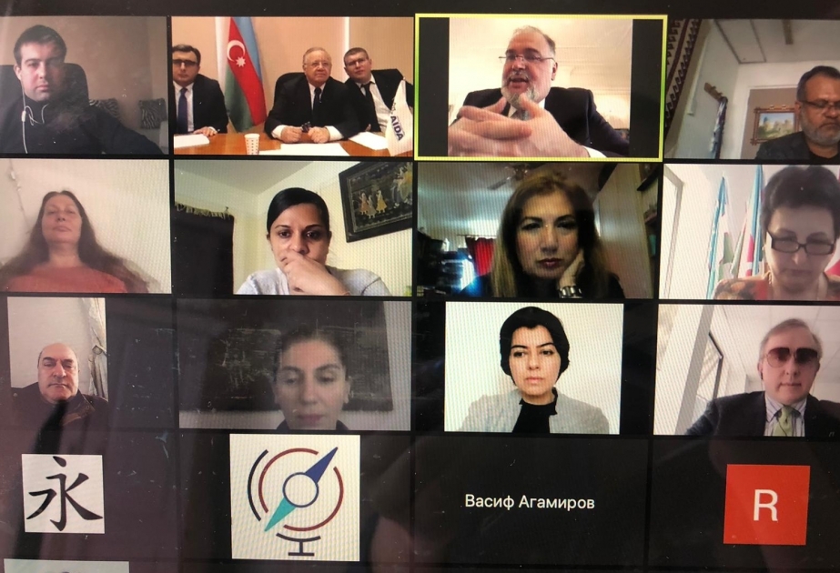 حسن حسنوف يوضح النسخة الأذربيجانية لعيد نوروز في جامعة كامبريدج