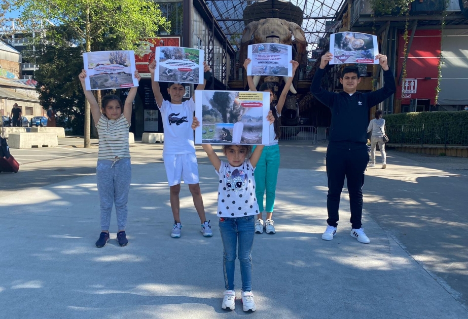 Nantda “Qarabağ” məktəbinin şagirdləri Ermənistanın mina xəritələrini verməməsinə etiraz aksiyası keçiriblər