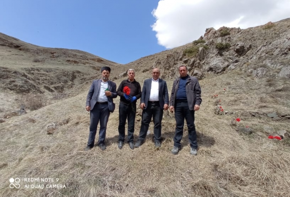 Gülgəz nənənin şalı, balaca Şəhriyarın çəkmələri, kahalara dağılmış qab-qacaq...