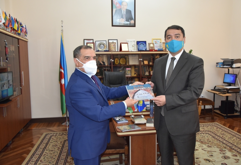 讨论扩大阿塞拜疆与哈萨克斯坦国家图书馆的合作