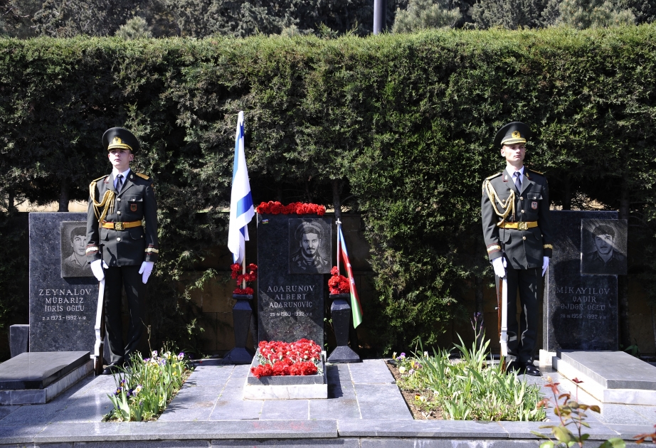 Se honra la memoria del Héroe Nacional de Azerbaiyán Albert Agarunov en Bakú