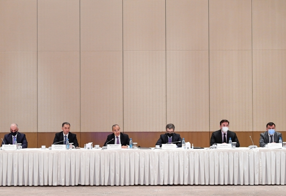 Se celebra una reunión con empresas locales dedicadas al transporte internacional por carreteras