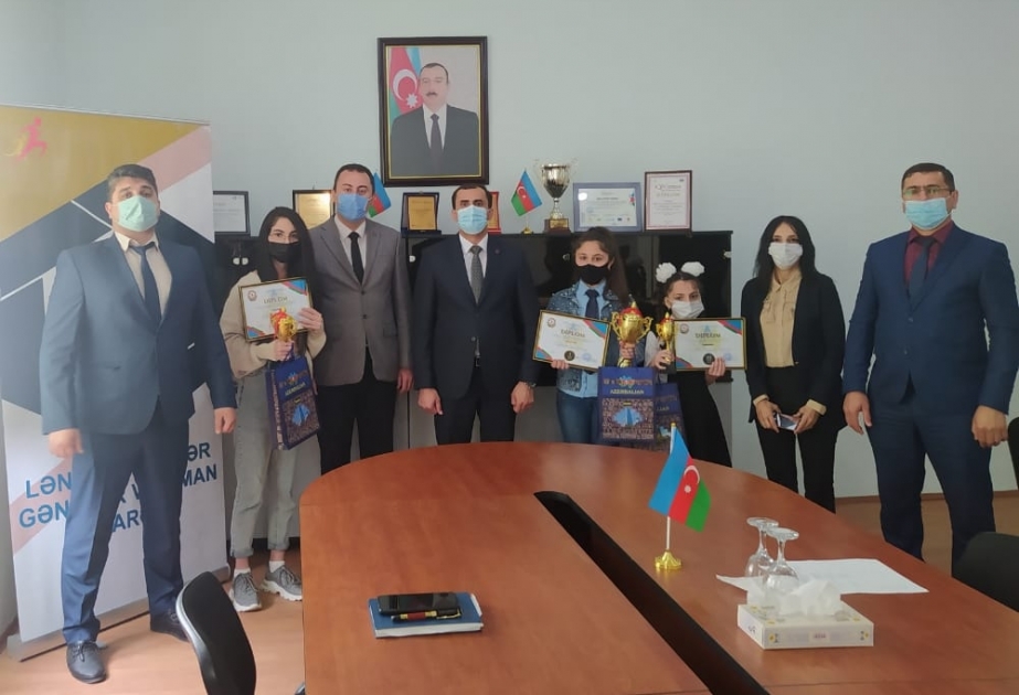Lənkəranda şeir müsabiqəsinin qaliblərinə mükafatlar təqdim olunub