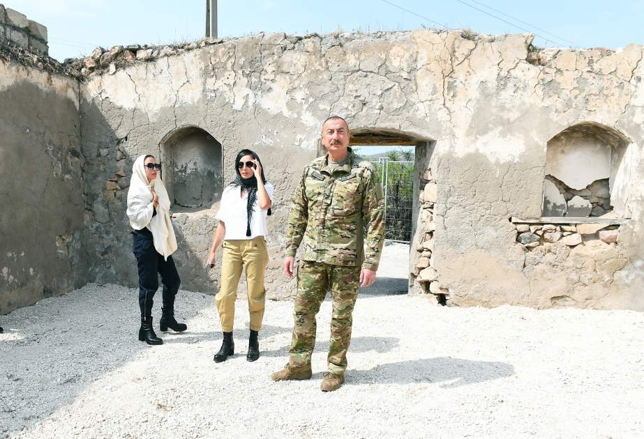 El presidente Ilham Aliyev y la primera dama Mehriban Aliyeva visitaron los distritos de Jabrayil y Zangilan