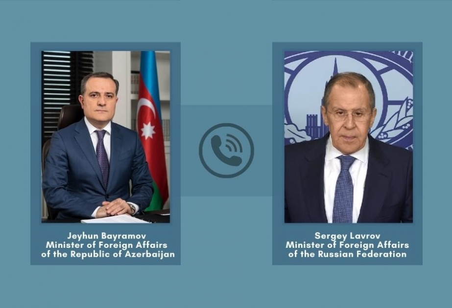 Titulares de Exteriores de Azerbaiyán y Rusia mantienen una conversación telefónica