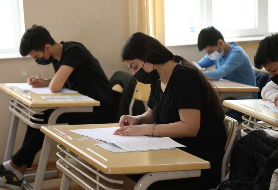 Respublikanın 10 şəhər və rayonunda tam orta təhsil səviyyəsi üzrə buraxılış imtahanları keçirilir
