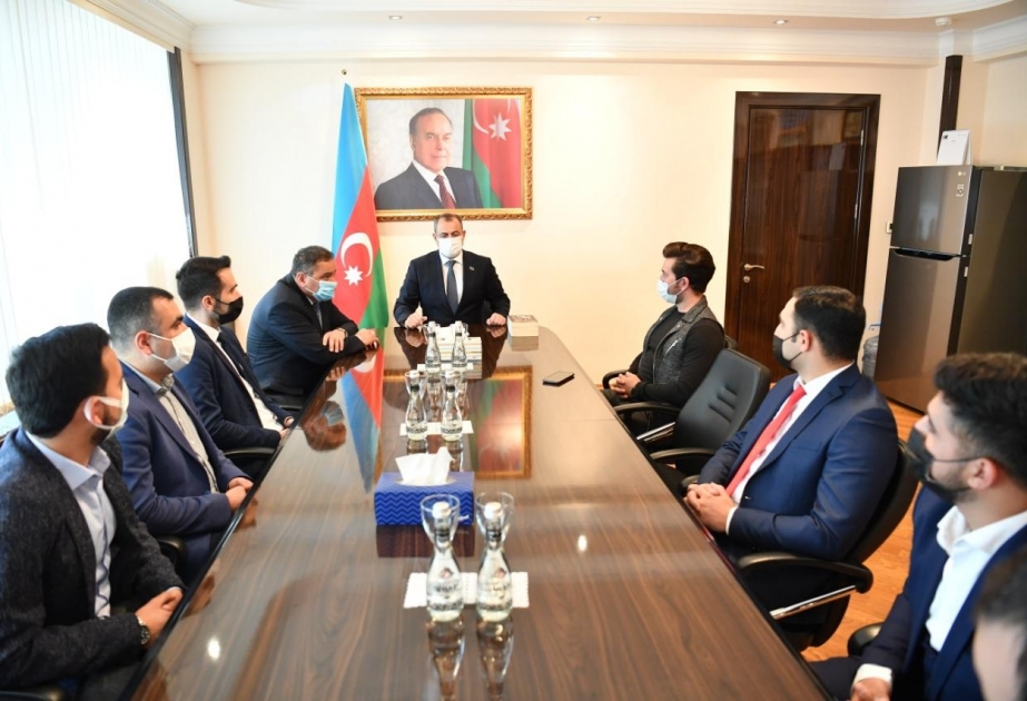 Milli Məclisdə gənclərlə görüş keçirilib
