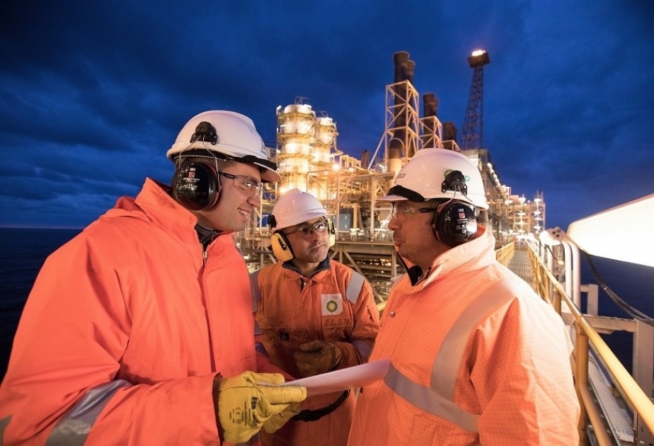 Im Ölunternehmen BP arbeiten derzeit rund 2435 Aserbaidschaner