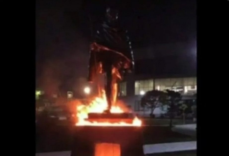 Erməni vandalizminin daha bir təzahürü: İrəvanda Mahatma Qandinin heykəli yandırıldı