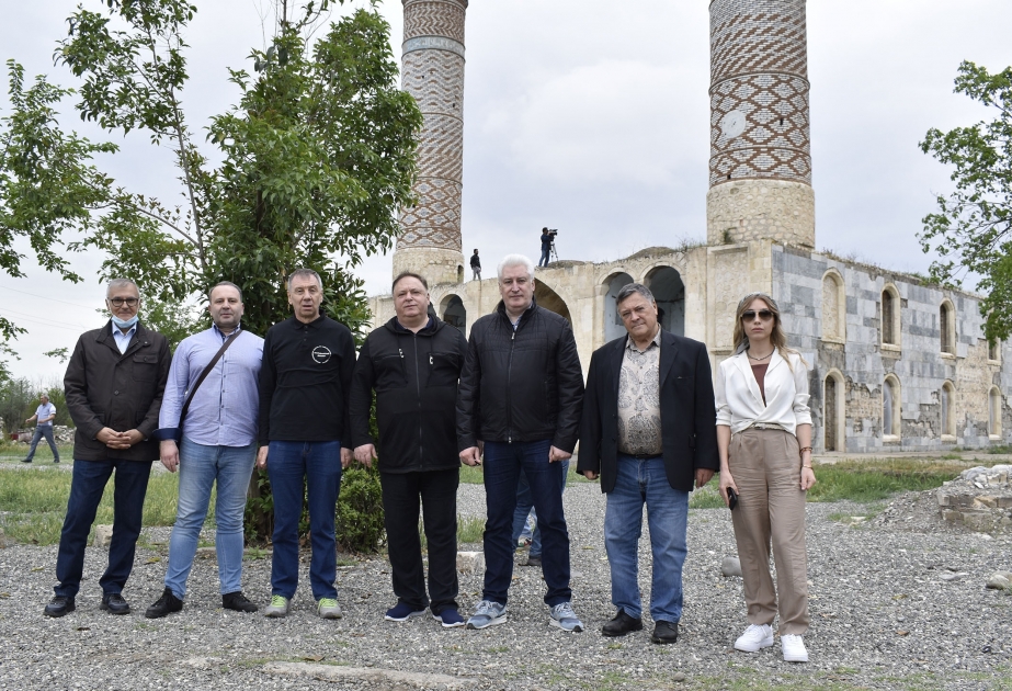 Ermənilər Ağdam Cümə məscidində mal-qara və donuz saxlayaraq müsəlman aləmini təhqir edib