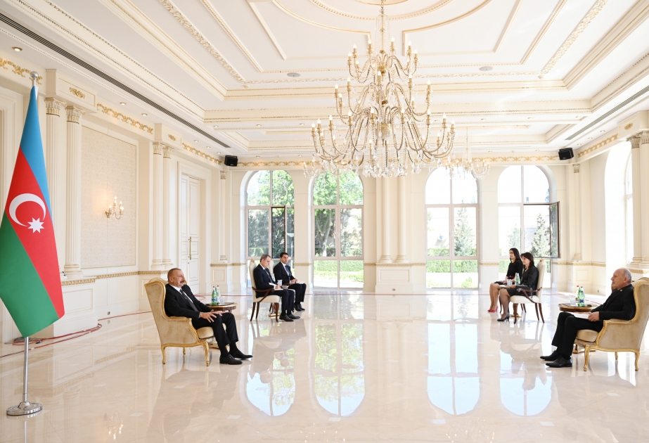 Le président Ilham Aliyev reçoit les lettres de créance du nouvel ambassadeur de Serbie en Azerbaïdjan VIDEO