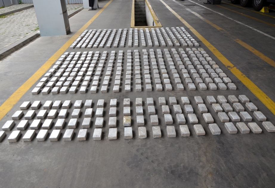 Gömrükçülər yük avtomobilində 244 kiloqramdan çox heroin aşkarlayıblar