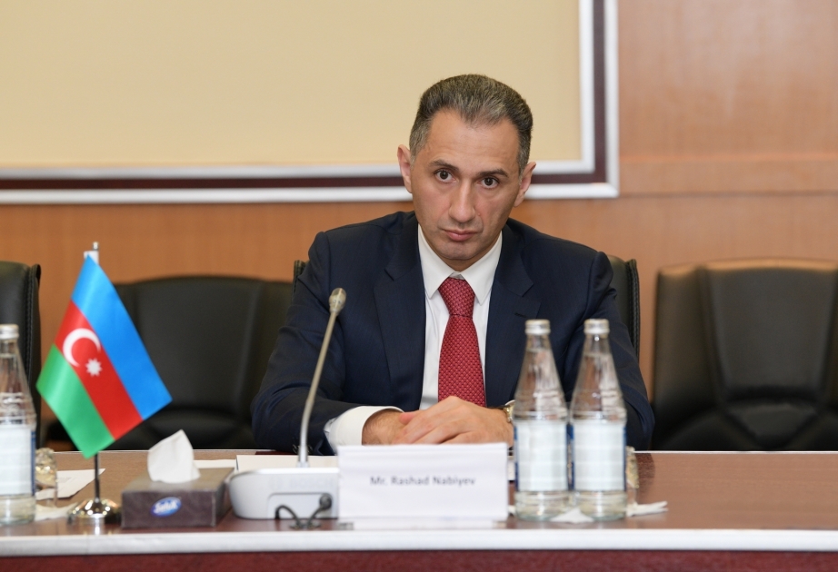 Ministro azerbaiyano habla de ciberseguridad con el embajador de Estados Unidos