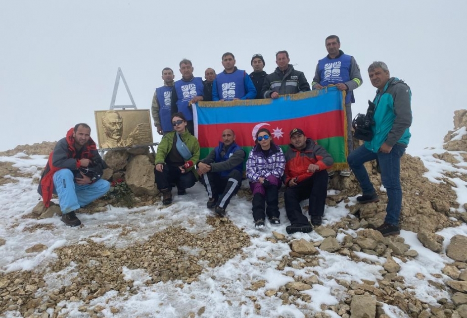 Dahi şəxsiyyətin xatirəsi onun adını daşıyan zirvədə anılıb
