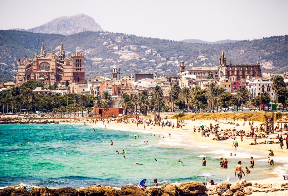 Правительство Испании намерено создать более 100 тыс. рабочих мест в туристическом секторе