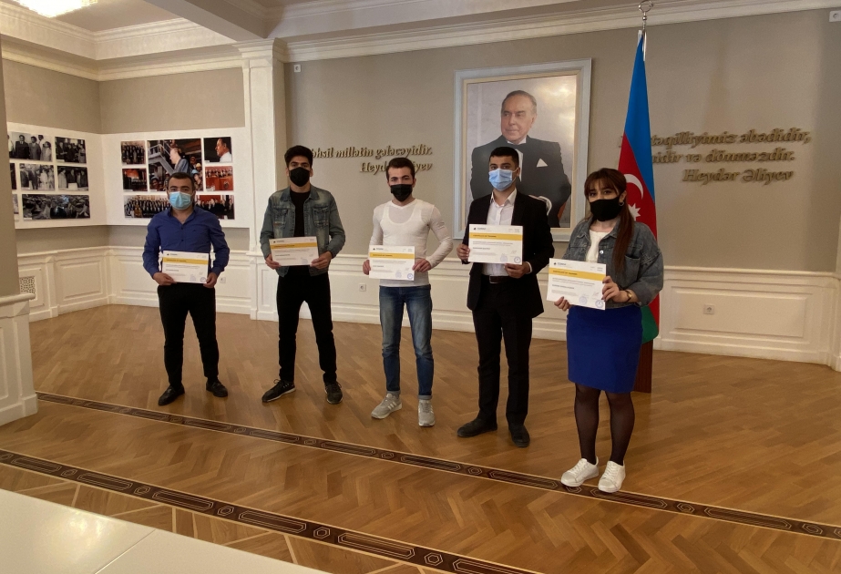 “CONIM Cert” MMC-nin təlimlərində iştirak edən tələbələrə sertifikat təqdim olunub