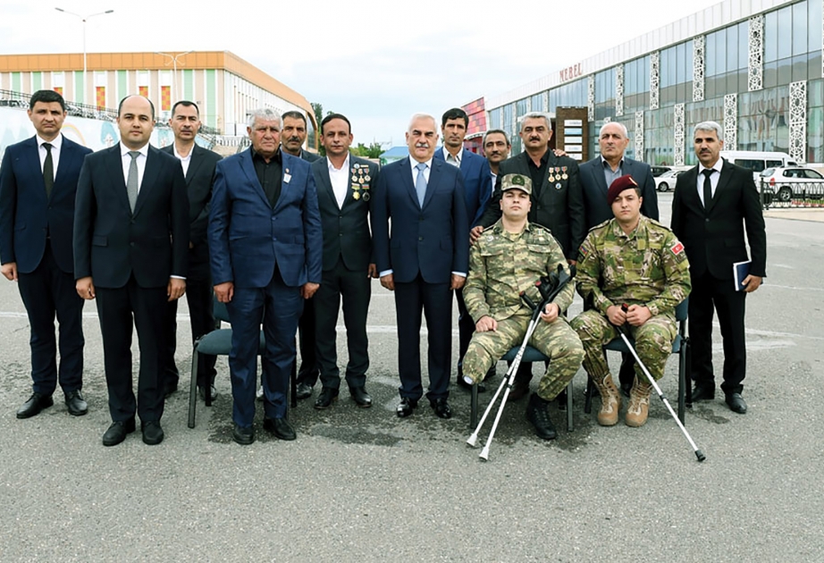 Vətən qarşısında xidməti olanlara avtomobillər təqdim edilib