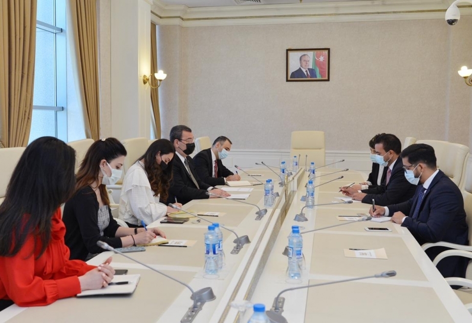 Las relaciones entre Azerbaiyán y Venezuela se discutieron en el Parlamento de Azerbaiyán
