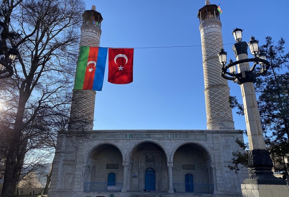 Azadlığın, qurtuluşun, yeni dövrün mübarək, Şuşa!