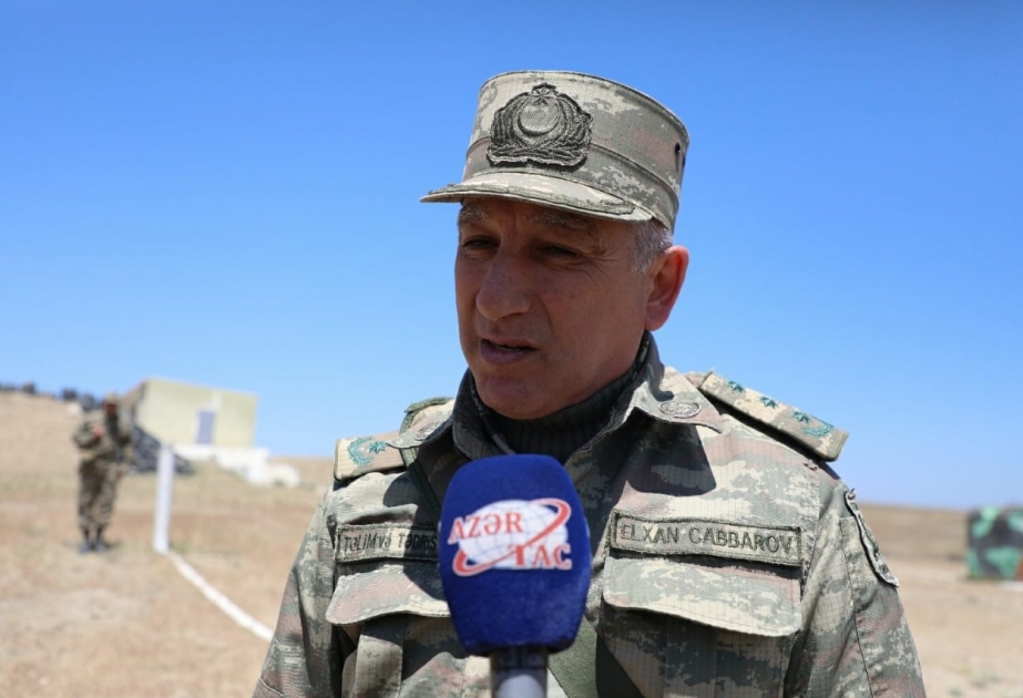 Kursantlar qəlpəli əl qumbarasından birinci çalışmanın şərtlərini yerinə yetiriblər