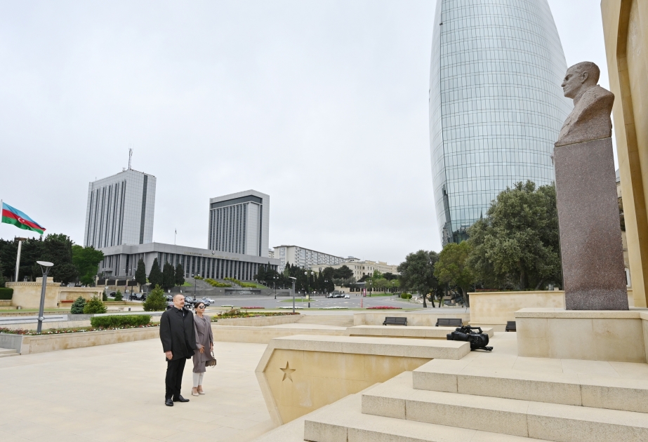Ilham Aliyev rindió homenaje a los azerbaiyanos que hicieron una contribución a la victoria sobre el fascismo