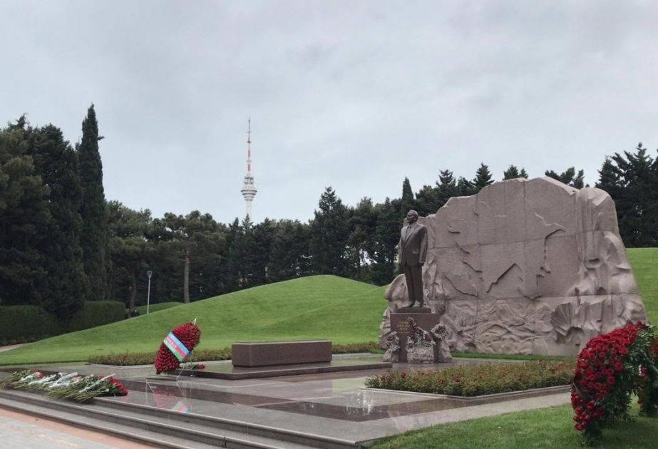 El pueblo azerbaiyano honra la bendita memoria del líder nacional Heydar Aliyev