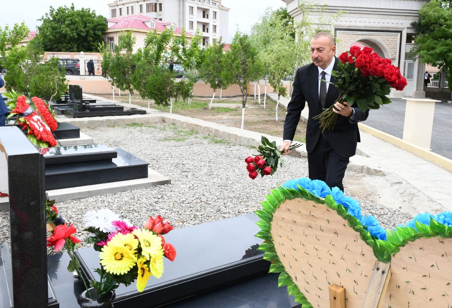 Prezident İlham Əliyev Naxçıvan şəhər qəbiristanlığında Vətən müharibəsi şəhidlərinin məzarlarını ziyarət edib YENİLƏNİB VİDEO