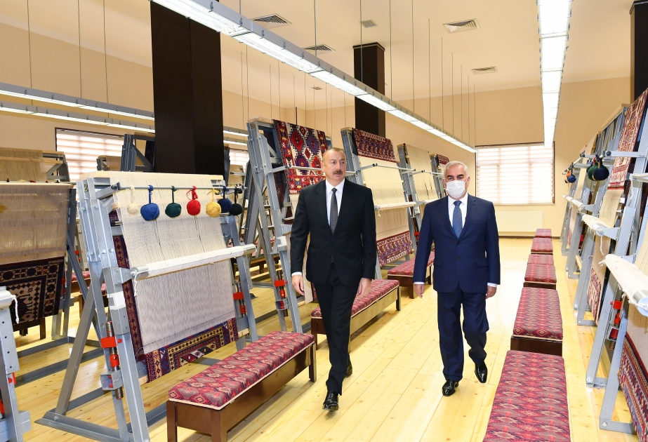 El Presidente Ilham Aliyev asiste a la inauguración de la sucursal de "Azerkhalcha" OJSC en Najchiván