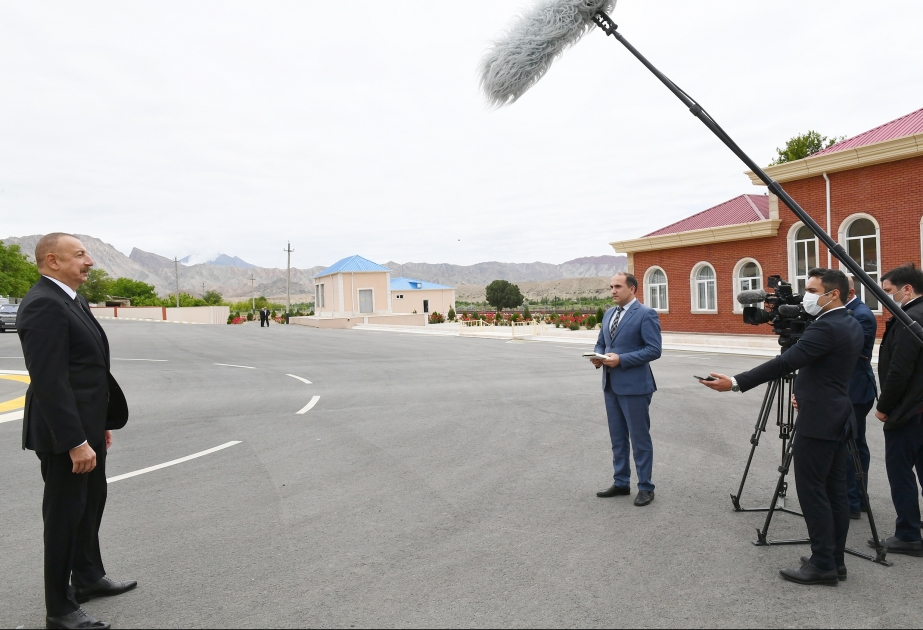 El presidente Ilham Aliyev fue entrevistado por la televisión de Azerbaiyán