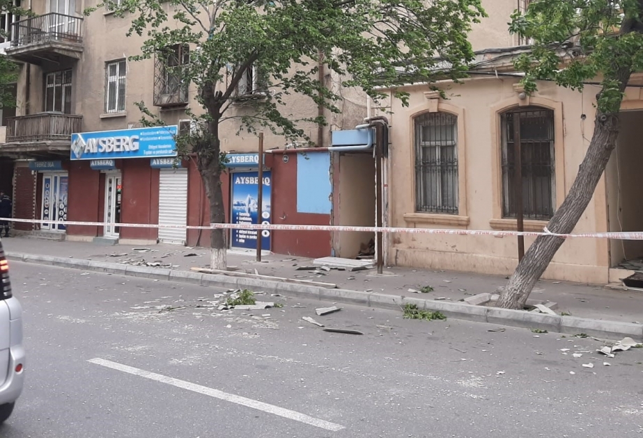 FHN: Bakıda güclü küləyin əsməsi bir sıra fəsadlara yol açıb VİDEO