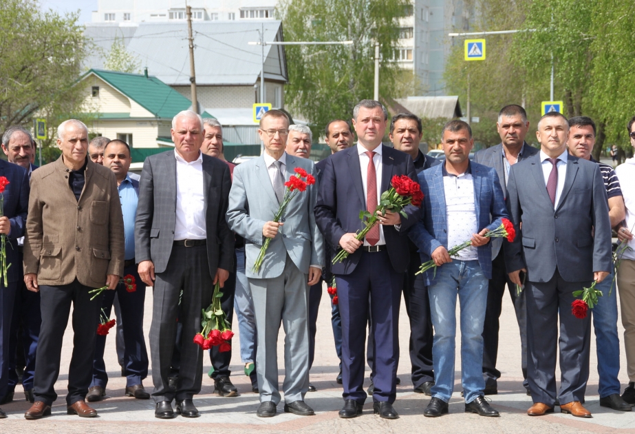 Ульяновские азербайджанцы отметили День Победы и почтили память Гейдара Алиева