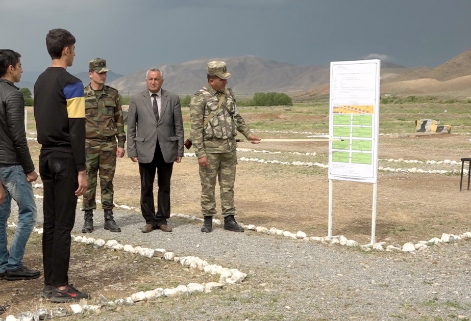 Naxçıvanda şagirdlər Əlahiddə Ümumqoşun Ordunun təlim mərkəzlərindəki praktiki məşğələlərdə iştirak ediblər VİDEO