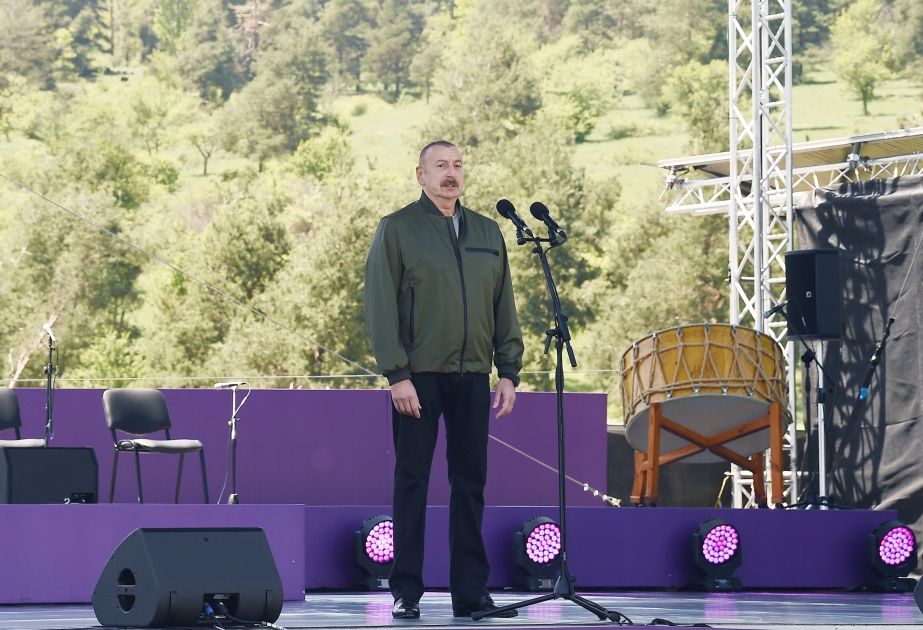 Azərbaycan Prezidenti İlham Əliyev və birinci xanım Mehriban Əliyeva Şuşada “Xarıbülbül” festivalının açılışında iştirak ediblər YENİLƏNİB VİDEO