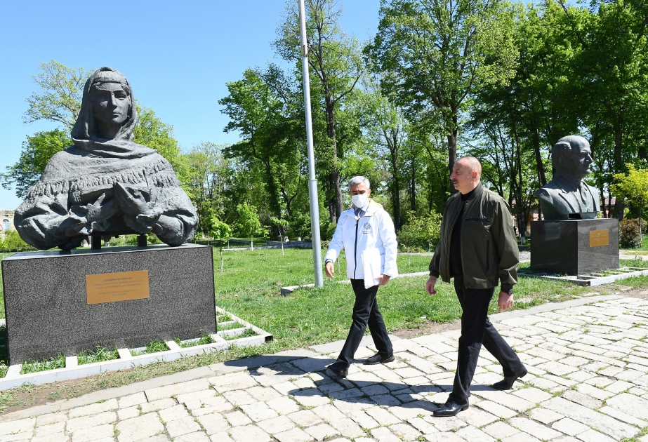 Президент Ильхам Алиев осмотрел территорию перед дворцом ханской дочери Натаван в Шуше ВИДЕО