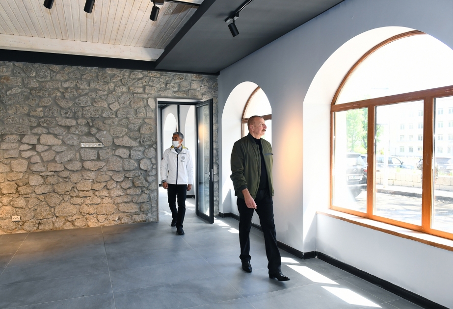 Ilham Aliyev se familirizó con el trabajo realizado en la Galería de Arte de Shusha