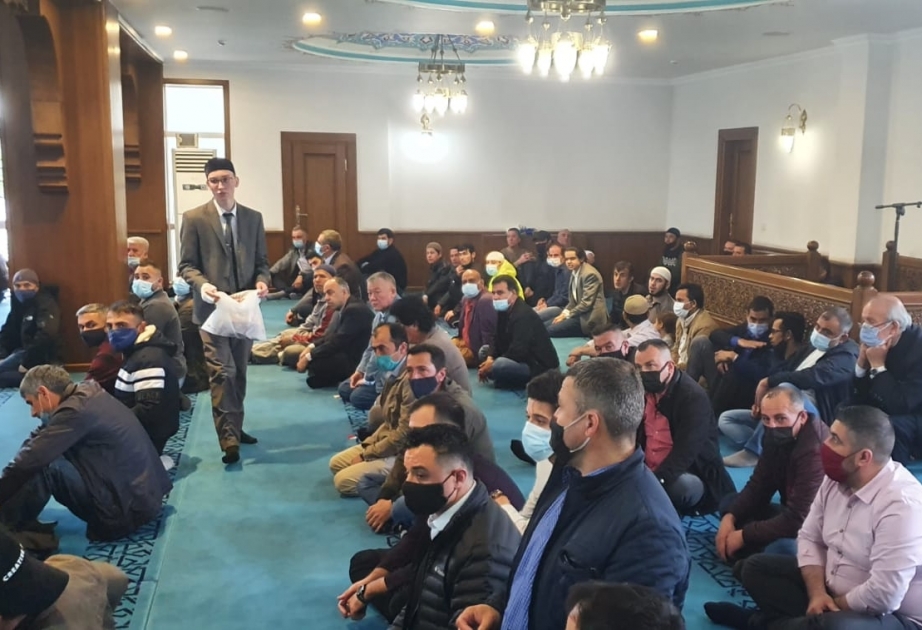 Kişineuda azərbaycanlıların da iştirak etdiyi bayram namazı qılınıb