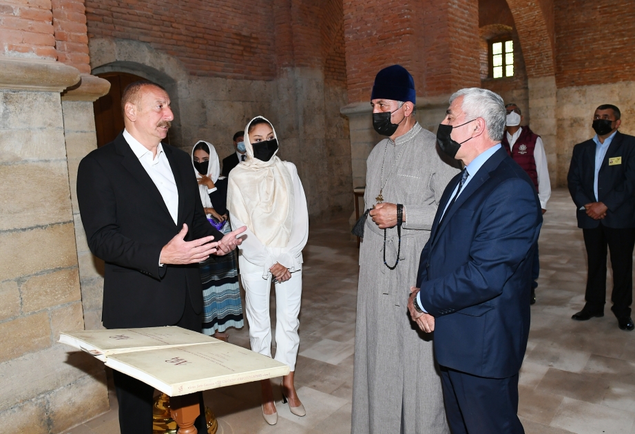 Präsident Ilham Aliyev besucht albanische Kirche der Heiligen Jungfrau Maria im Dorf Nij in Gabala VIDEO
