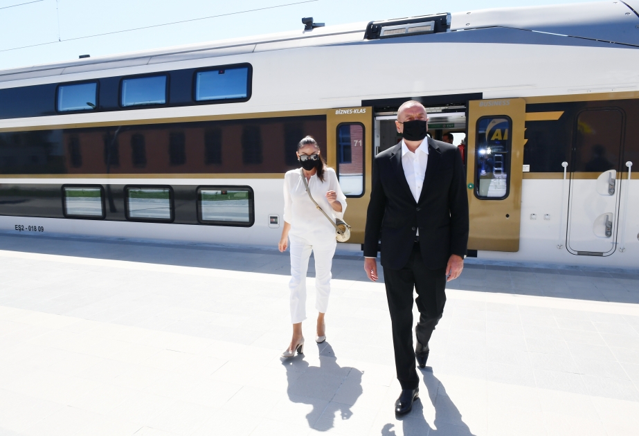 Präsident Ilham Aliyev weiht Bahnhof Gabala ein VIDEO