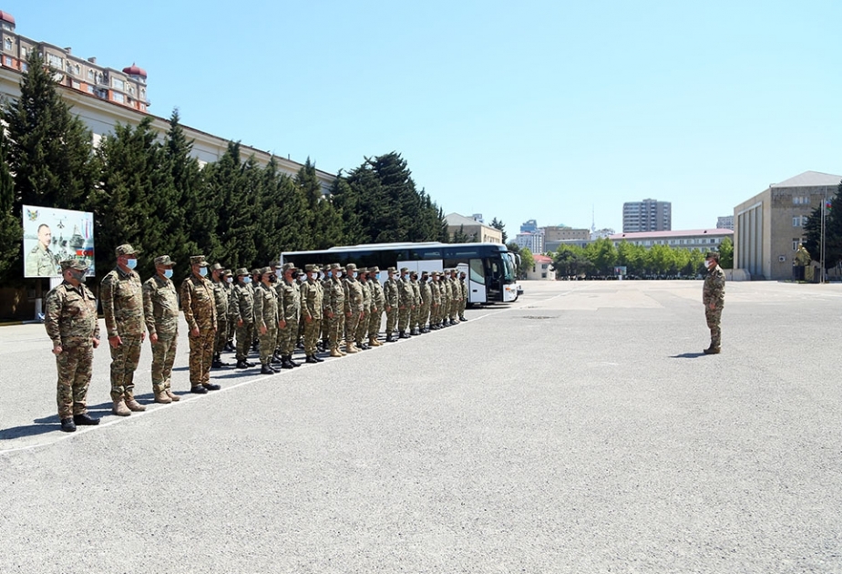 Təlimlərə cəlb edilən şəxsi heyət və hərbi texnika təlim bölgəsinə yola düşüb