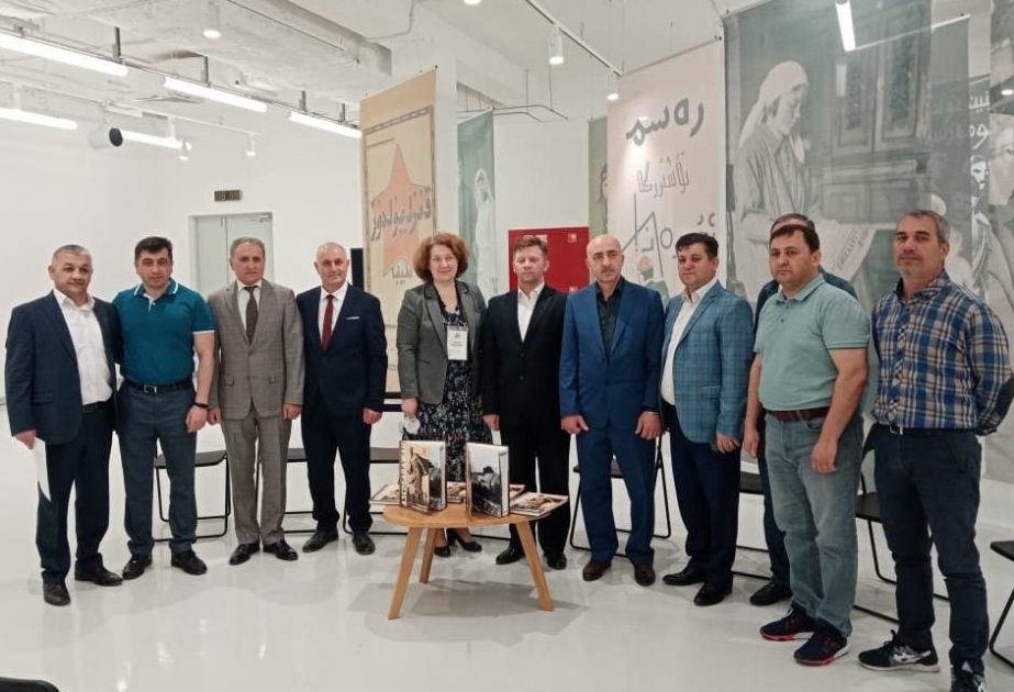 Azərbaycan və Tatarıstan diasporlarının nümayəndələri “Azərbaycan Böyük Vətən müharibəsi illərində” kitabının nüsxələrini Kazan kitabxanalarına təqdim ediblər