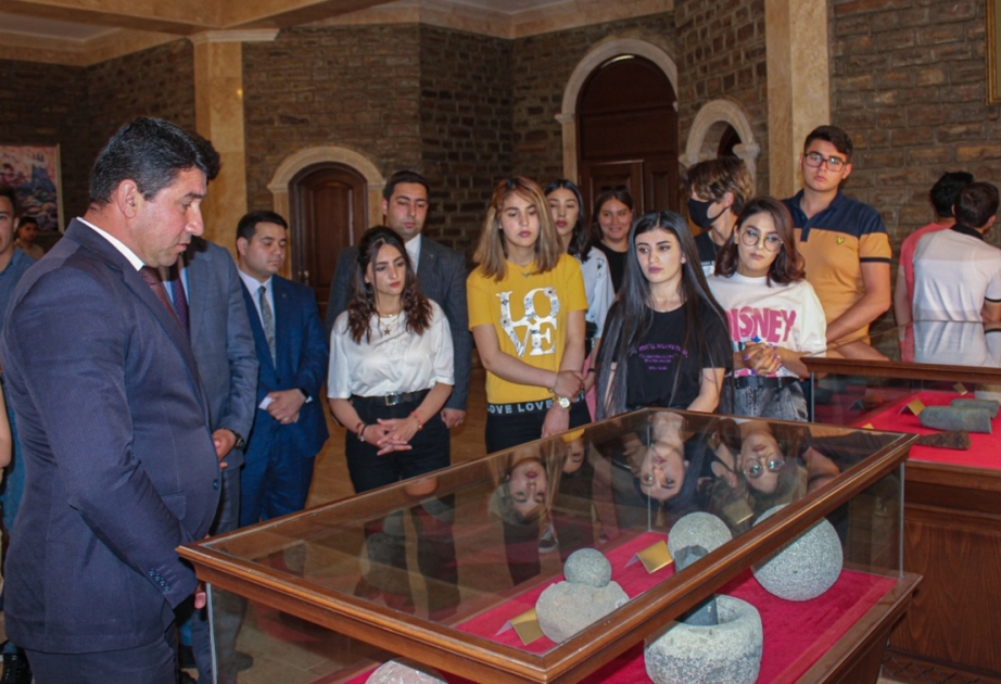 Gənclər Culfa rayonunda tarixi abidələrlə tanış olublar
