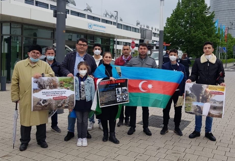 Los azerbaiyanos de Alemania celebraron una protesta frente a la sede de la ONU en Bonn