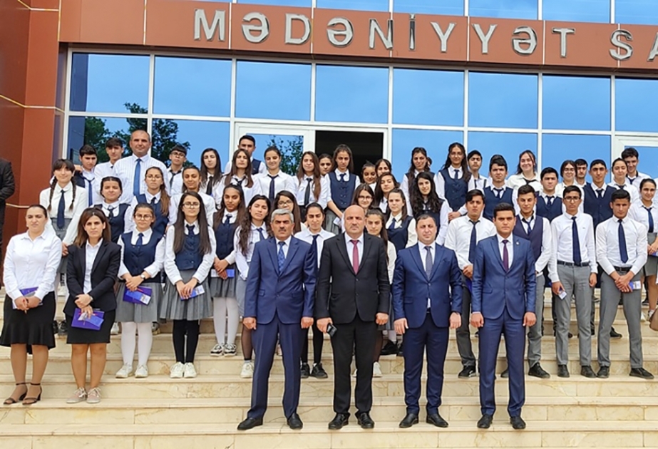 “Naxçıvan” Universitetinin əməkdaşları Babək rayonunun şagirdləri ilə görüşüblər